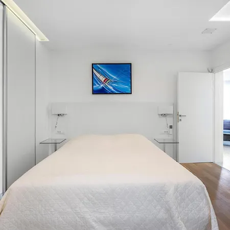 Apartman Lovely In With Wifi - Csv284 Murter