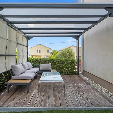 Apartman Lovely In With Wifi - Csv284