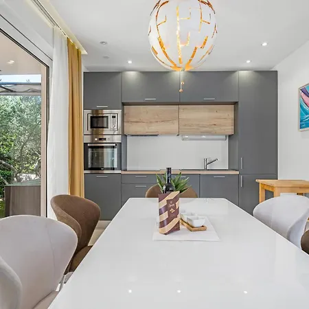 Lovely In With Wifi - Csv284 Apartman Murter