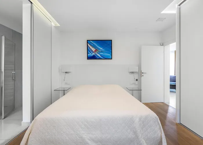 Apartamento Lovely In With Wifi - Csv284 Murter