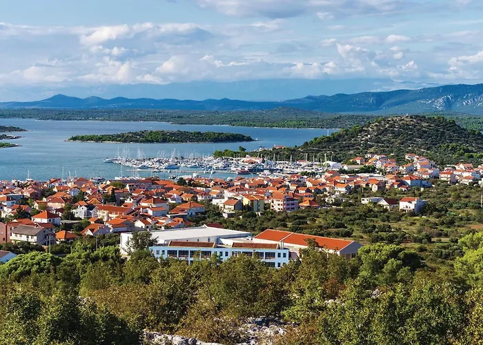 Apartamento Lovely In With Wifi - Csv284 Murter